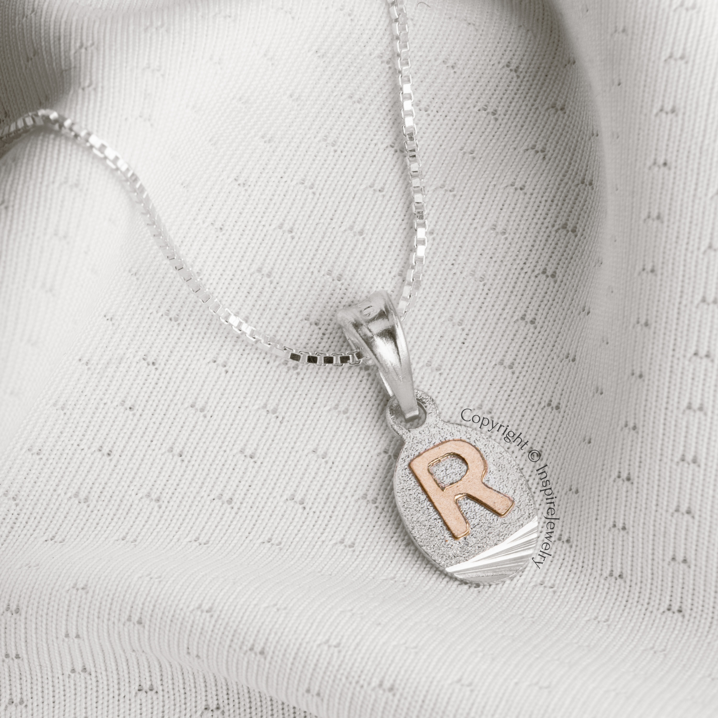Cadena e iniciales en oro y plata 925 (A-Z)
